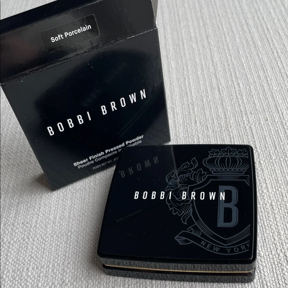 Bobbi Brown Sheer Finish Powder - soft porcelain